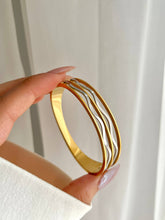 Waves bangle